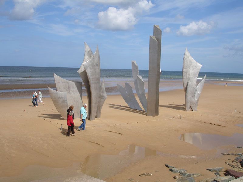Contrasting impressions on Omaha Beach 